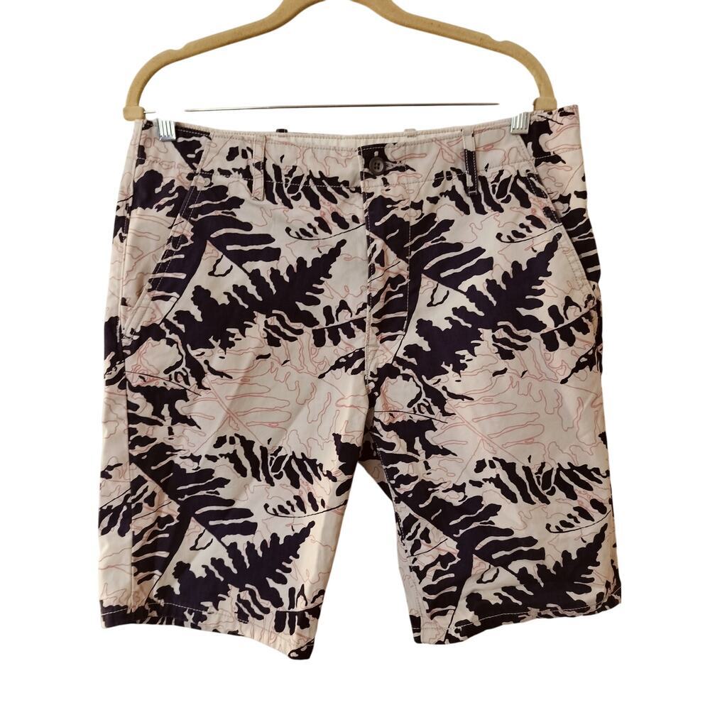 M618) Levi's Men Floral Tropical Leaf outlined Casual Shorts Size 32